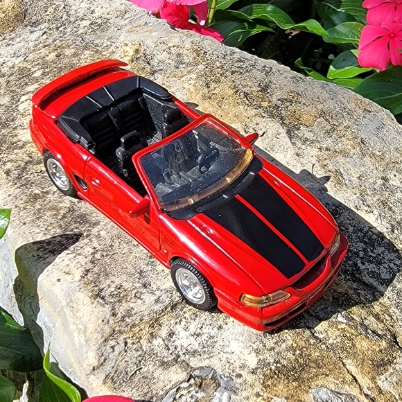 NEW RAY ♡ Red w/Black Racing Stripes 1994 Ford Mustang GT Convertible 1:43 Scale - Picture 4 of 14
